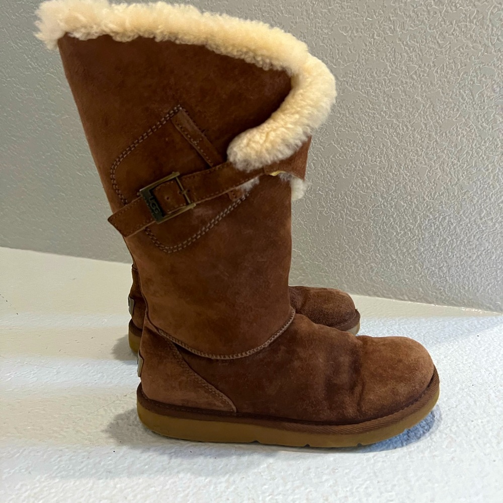 Cute limited edition Ugg Australia boots available✨
